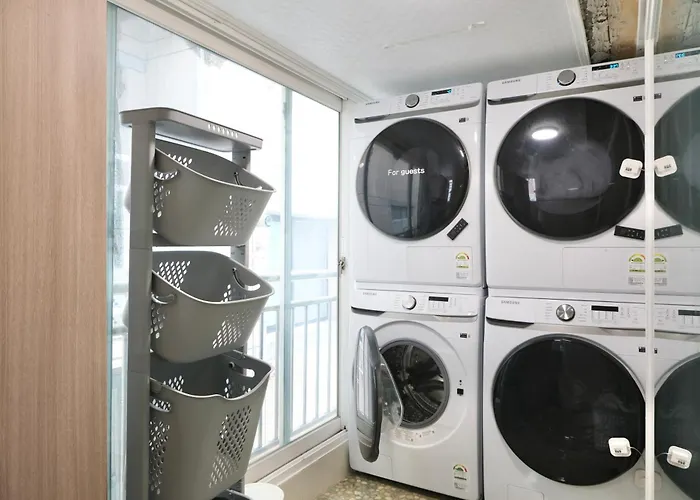 Appartement #2 Jeonpo Station House 4br, 2ba Sleeps 16 *