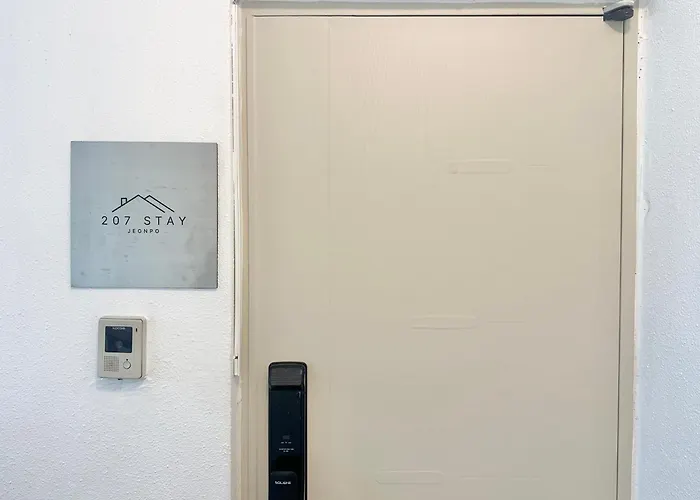 #2 Jeonpo Station House 4br, 2ba Sleeps 16 * Busan