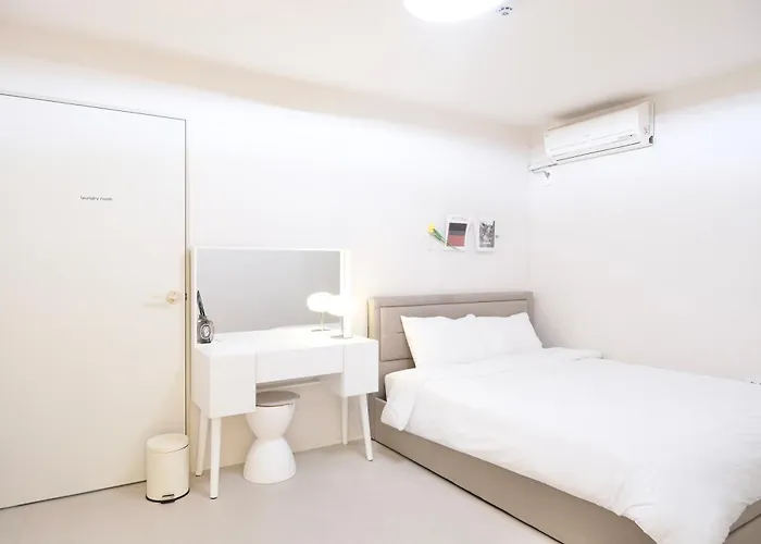 #2 Jeonpo Station House 4br, 2ba Sleeps 16 Appartement *