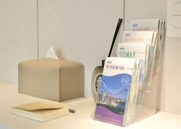 #2 Jeonpo Station House 4br, 2ba Sleeps 16 *