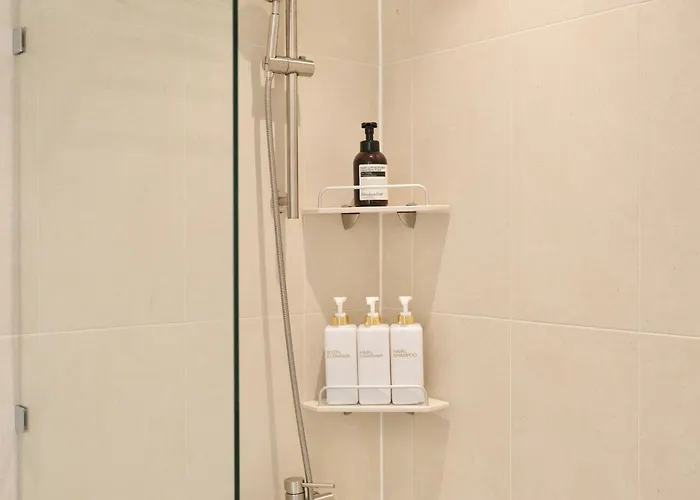 Appartement #2 Jeonpo Station House 4br, 2ba Sleeps 16