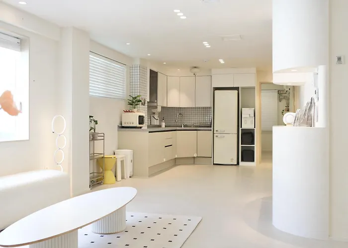#2 Jeonpo Station House 4br, 2ba Sleeps 16 Appartement