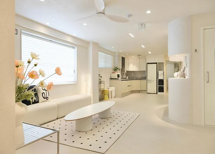 #2 Jeonpo Station House 4br, 2ba Sleeps 16 Appartement