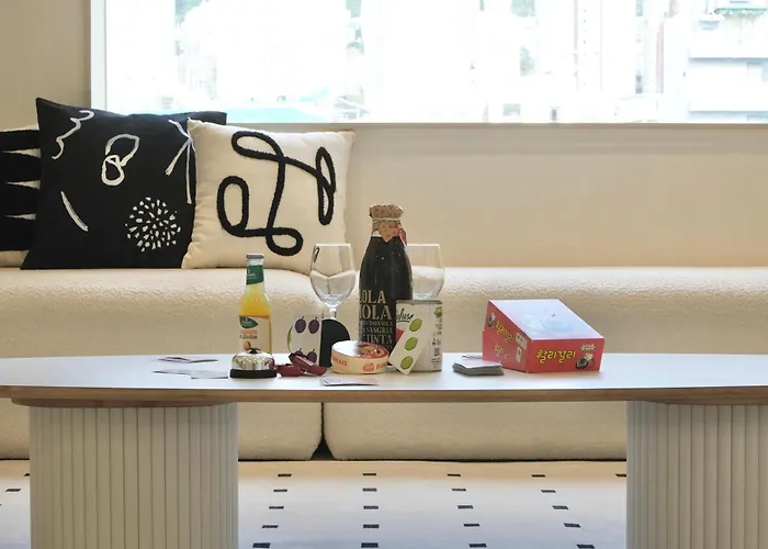 #2 Jeonpo Station House 4br, 2ba Sleeps 16 Appartement