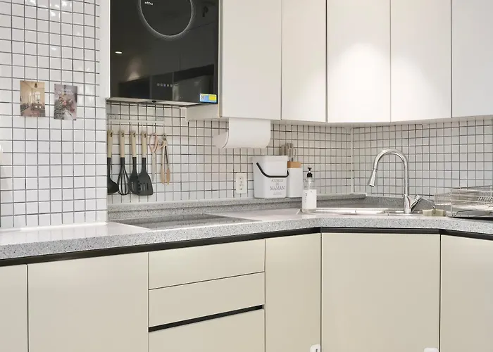 Appartement #2 Jeonpo Station House 4br, 2ba Sleeps 16