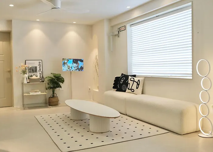 Appartement #2 Jeonpo Station House 4br, 2ba Sleeps 16 *