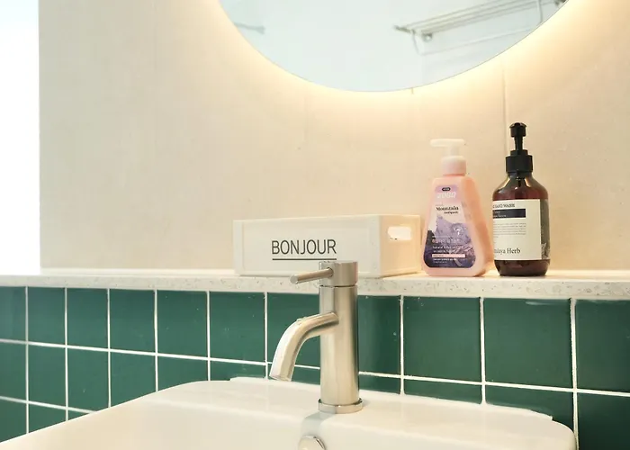 Appartement #2 Jeonpo Station House 4br, 2ba Sleeps 16