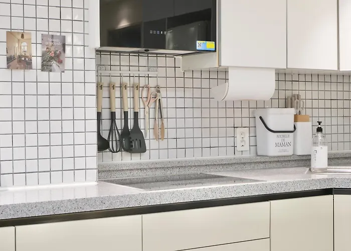 Appartement #2 Jeonpo Station House 4br, 2ba Sleeps 16