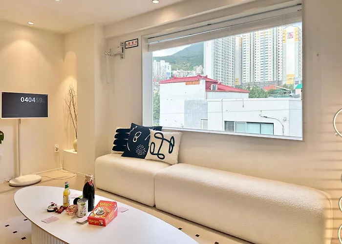 #2 Jeonpo Station House 4br, 2ba Sleeps 16 * Busan