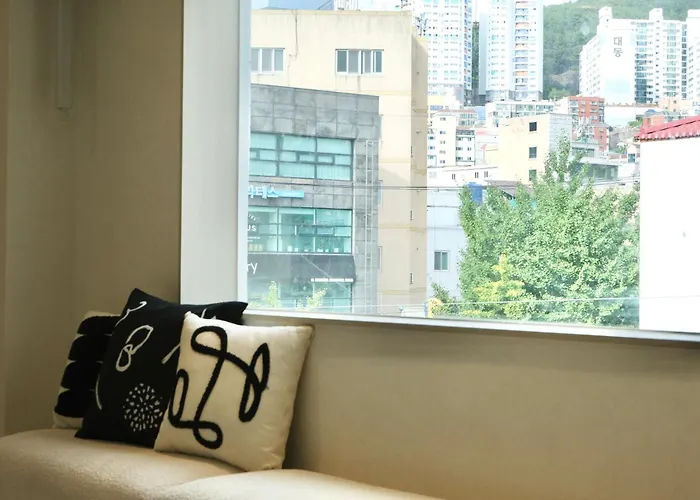 #2 Jeonpo Station House 4br, 2ba Sleeps 16 Appartement *