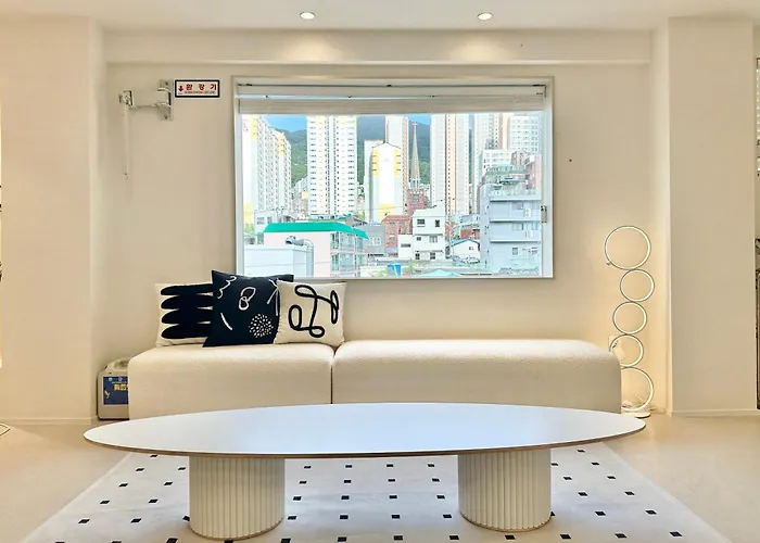 Appartement #2 Jeonpo Station House 4br, 2ba Sleeps 16 *