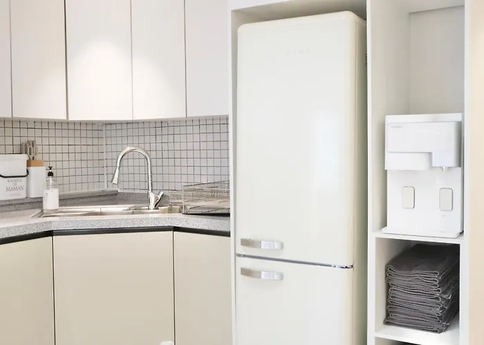 #2 Jeonpo Station House 4br, 2ba Sleeps 16 * Busan
