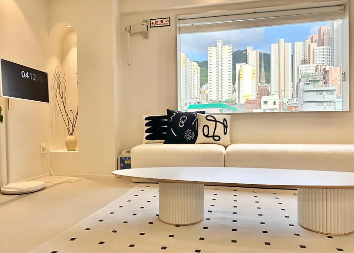 #2 Jeonpo Station House 4br, 2ba Sleeps 16 Busan