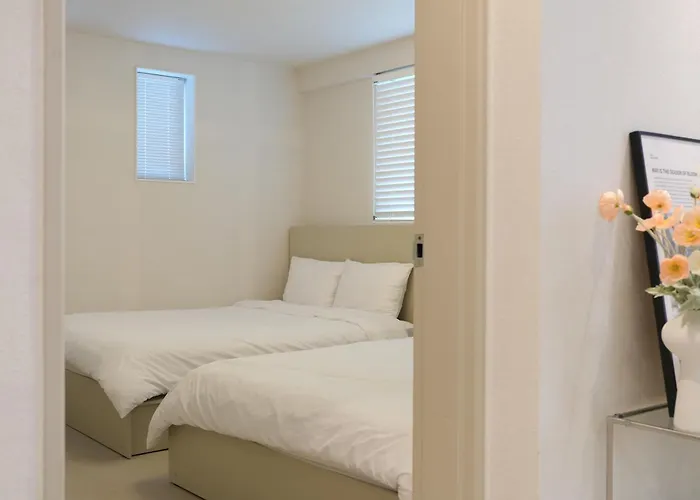 Appartement #2 Jeonpo Station House 4br, 2ba Sleeps 16 *